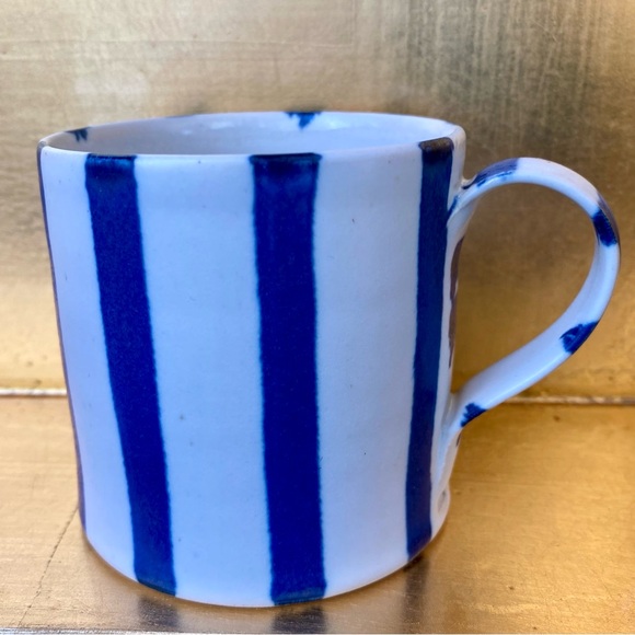 Handmade Mug, signed Sue Binns. Blue and White - Picture 2 of 11